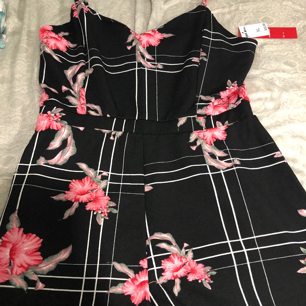 Strap short black and pink floral romper